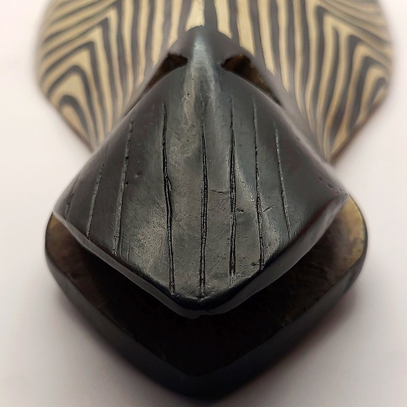 Handpainted Zebra mask wall hanging - Picture 5 of 10